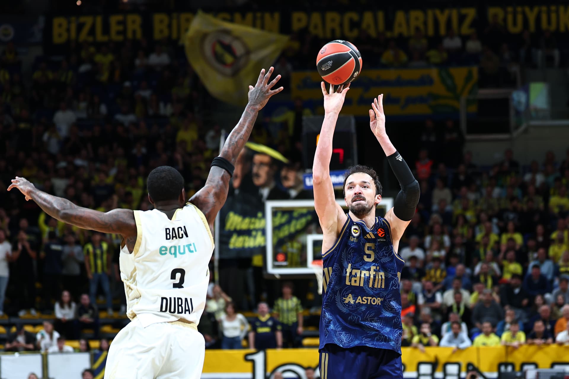 Fenerbahçe Tarfin, Dubai Basketbol'u 76-66 yenerek EuroLeague'de 3'te 3 yaptı
