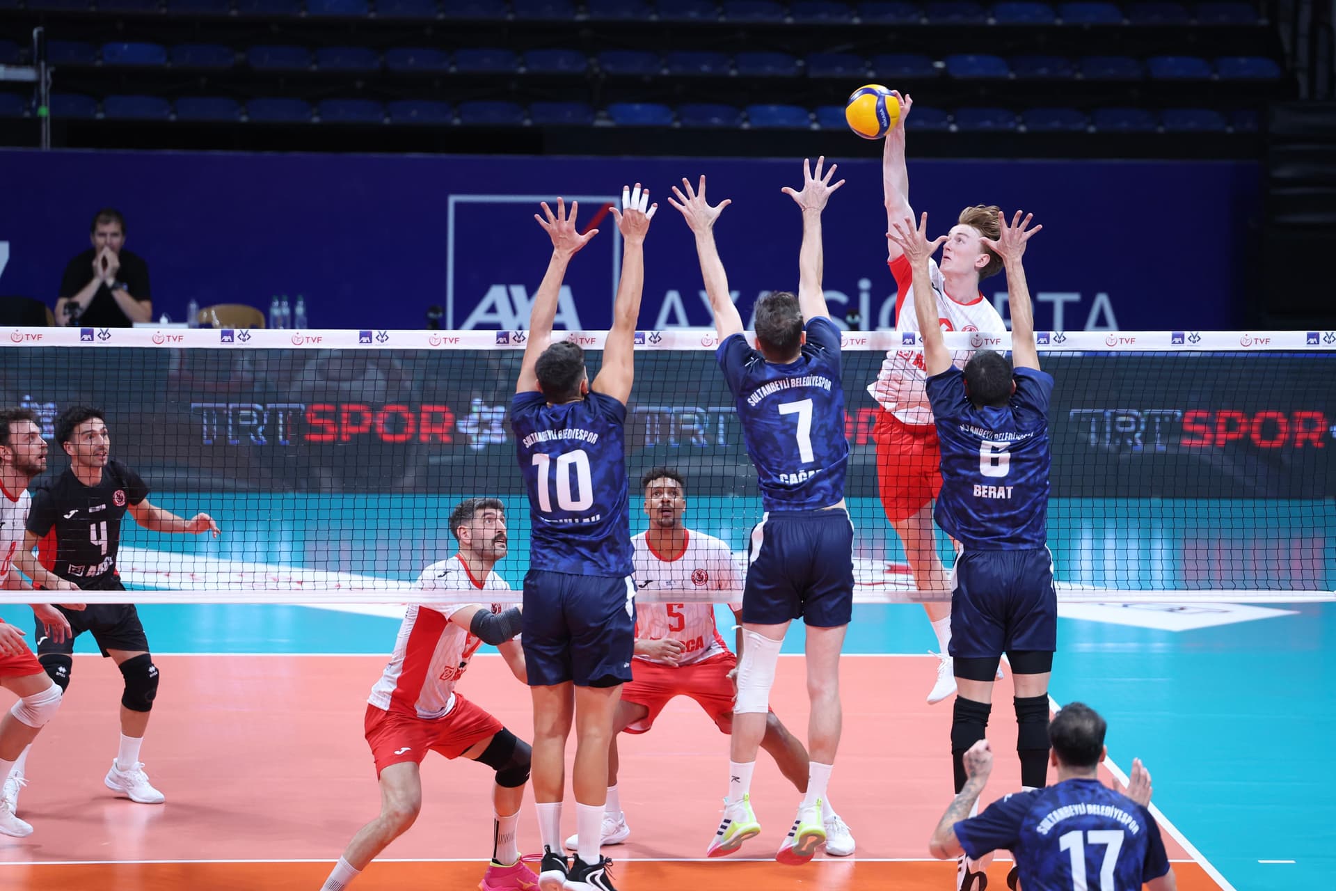 2027 Erkekler AXA Sigorta Kupa Voley Grup Müsabakalarında İkinci Gün Sona Erdi
