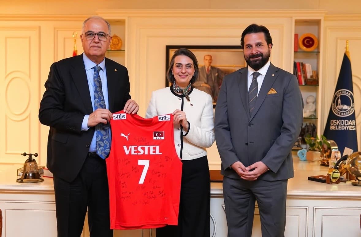 Üsküdar’da Voleybol Zirvesi: TVF Başkanı Üstündağ’dan Anlamlı Ziyaret