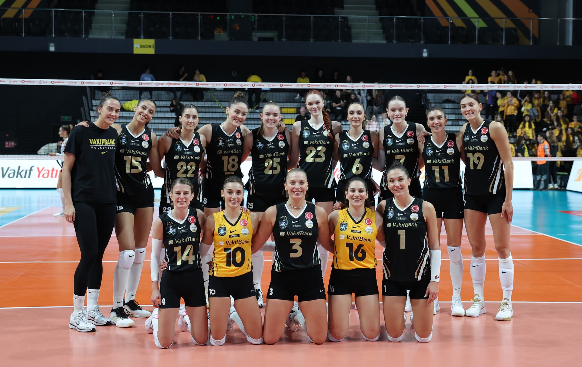 VakıfBank, Zeren Spor'a set vermedi