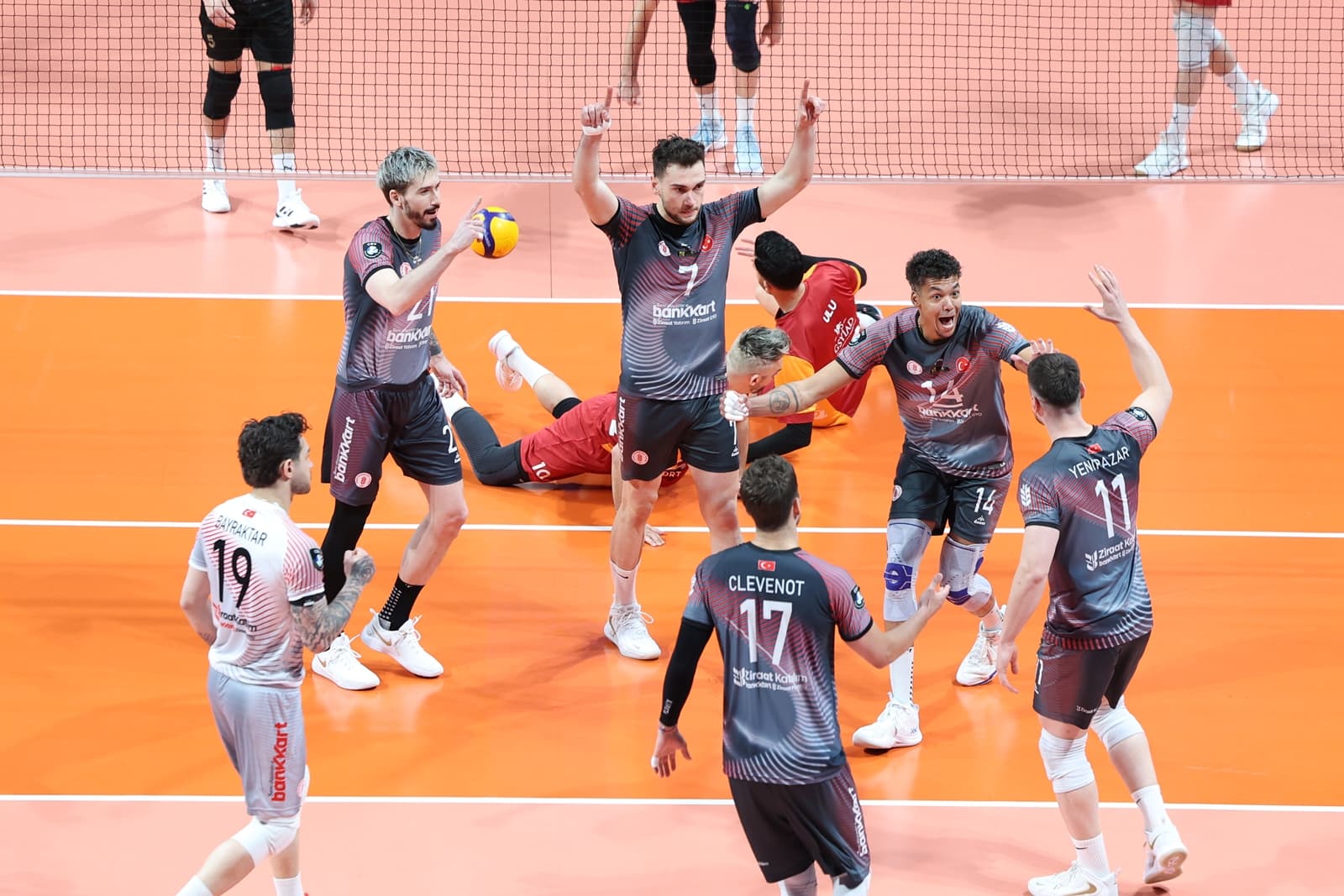 Ziraat Bankkart, Final Serisinde 2-0 Öne Geçti