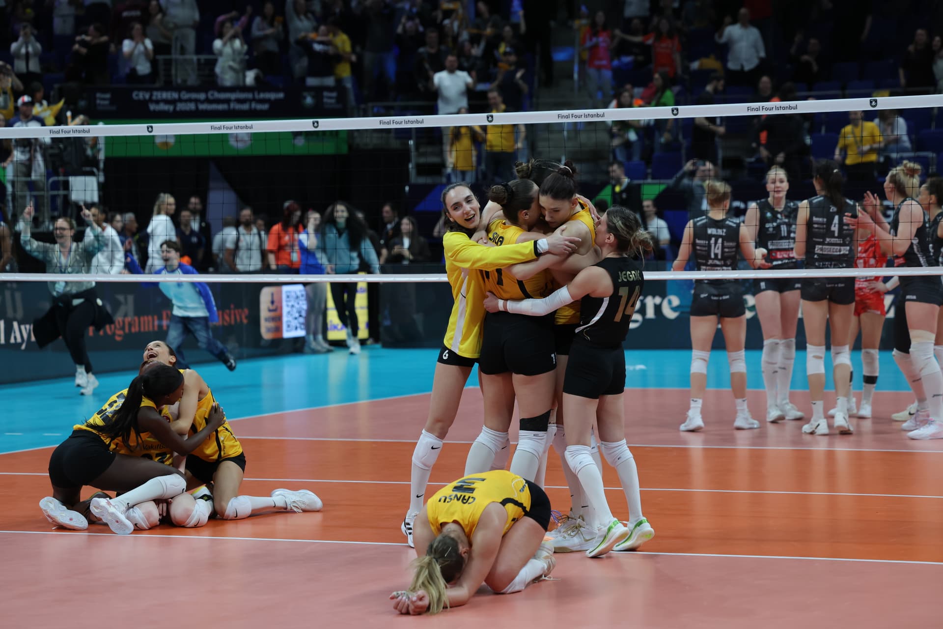 VakıfBank’tan Müthiş Geri Dönüş: 2-0’dan Final Bileti!