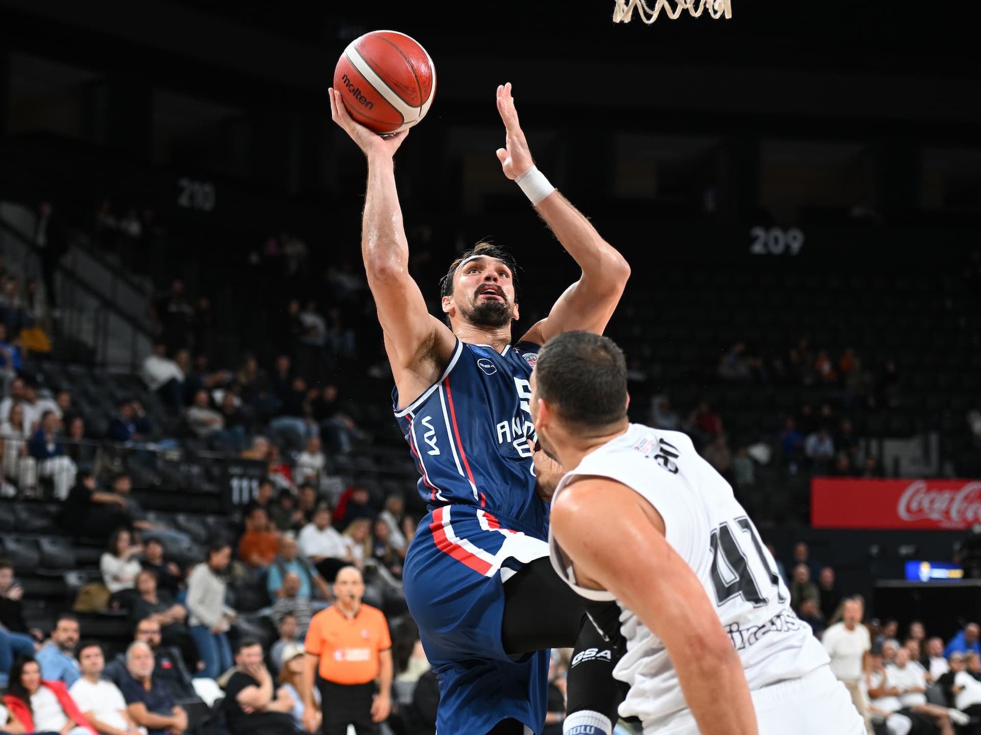 Anadolu Efes, Basketbol Süper Ligi'ne Beşiktaş galibiyetiyle başladı: 95-81