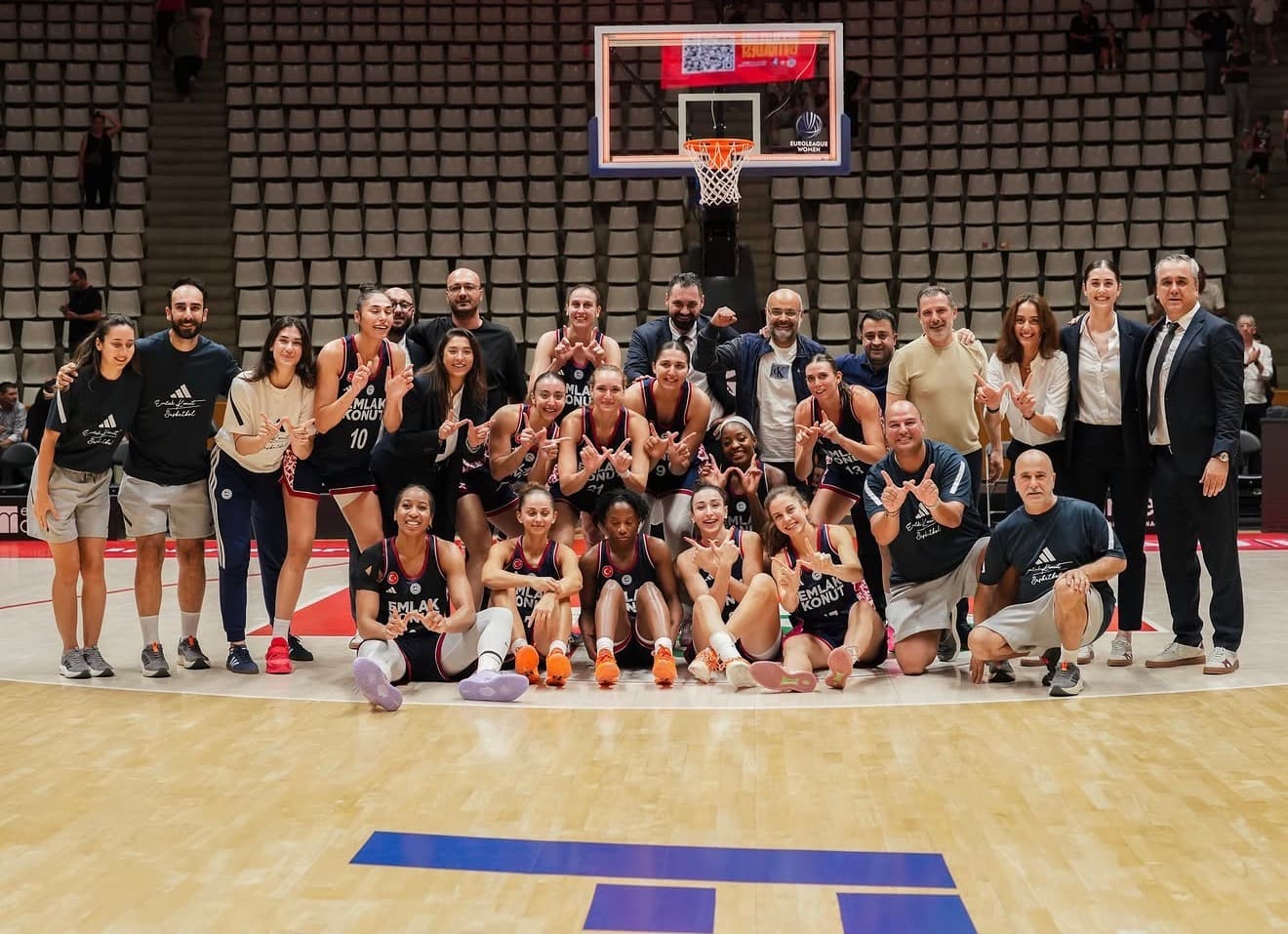 Emlak Konut, Girona'yı 81-69 yenerek Kadınlar EuroLeague normal sezonuna yükseldi