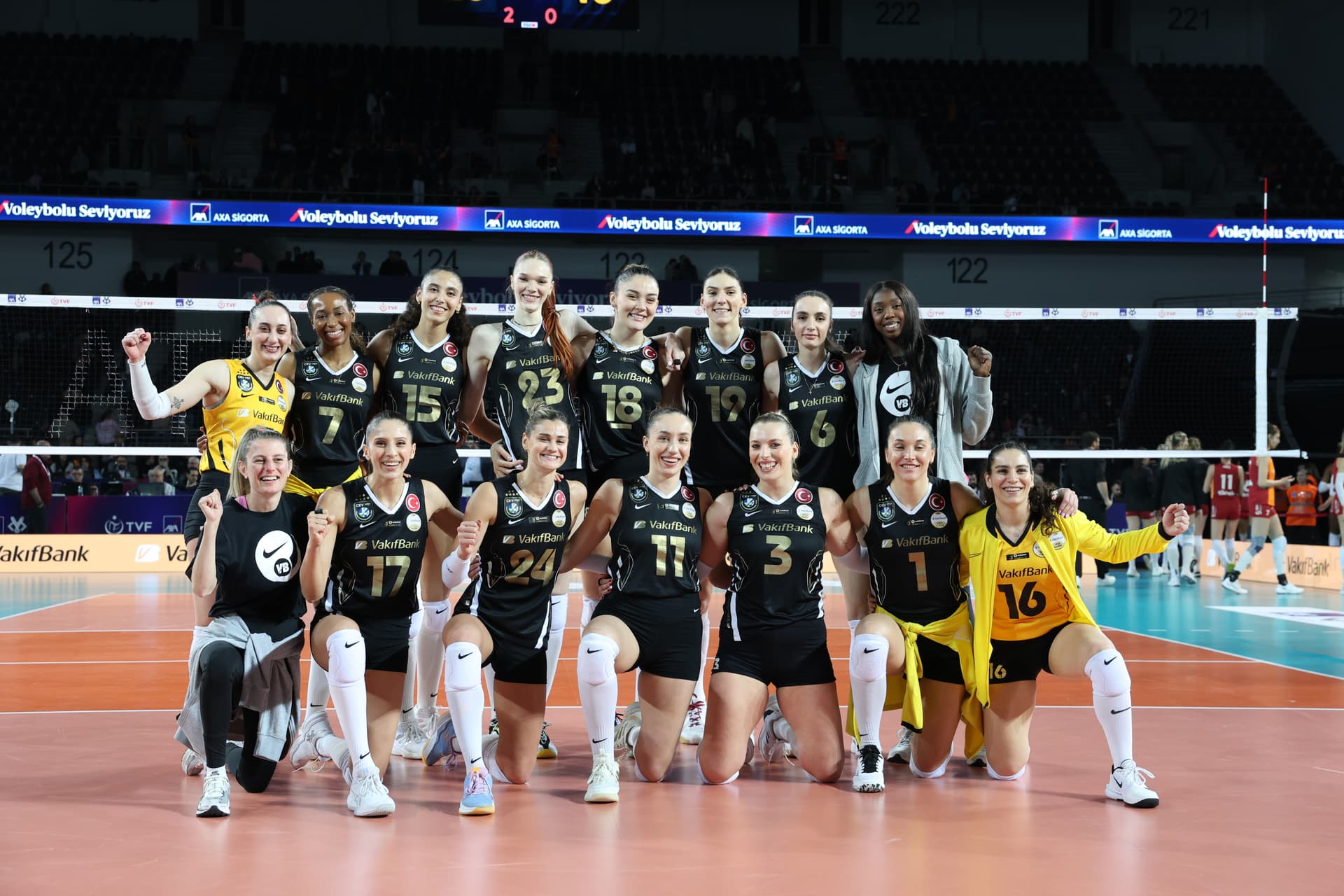VAKIFBANK, AXA SİGORTA KUPA VOLEY’DE FİNALDE!
