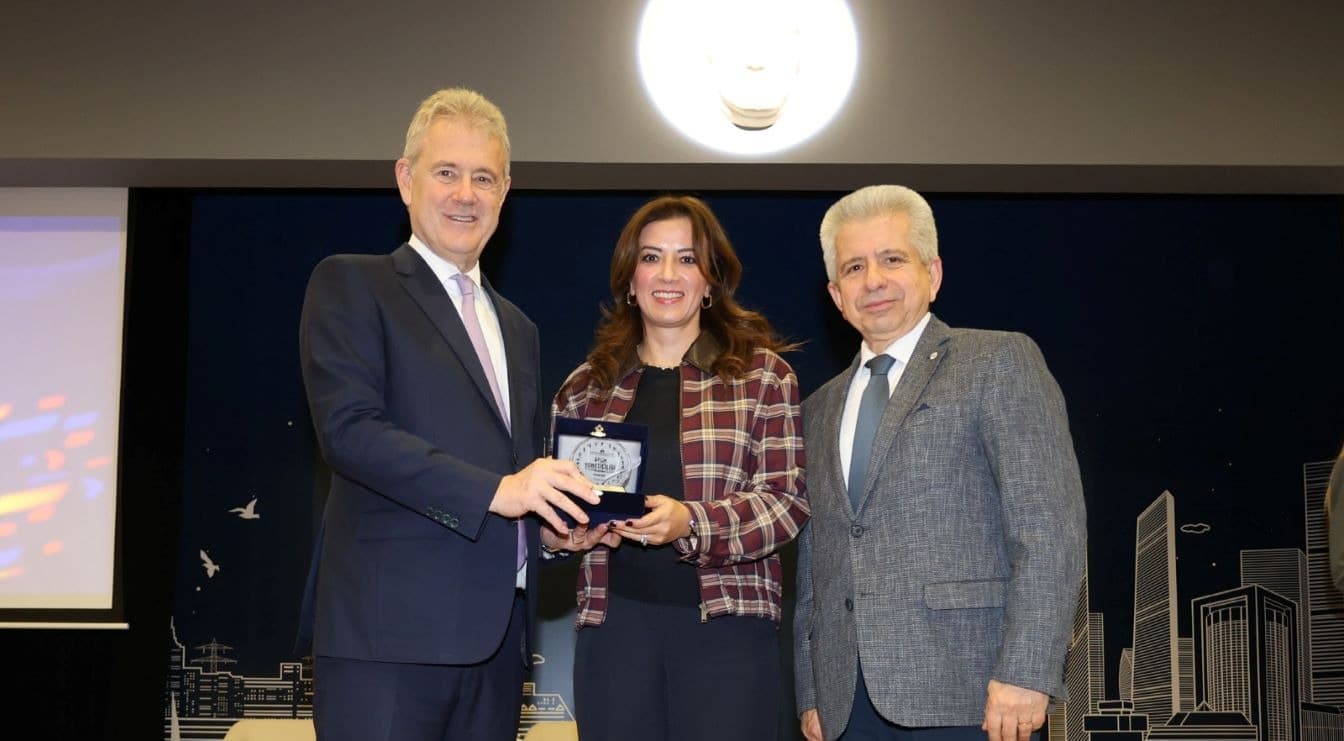Pelin Çelik, İzmir Ekonomi Üniversitesi Spor Yöneticiliği Paneli'ne Katıldı