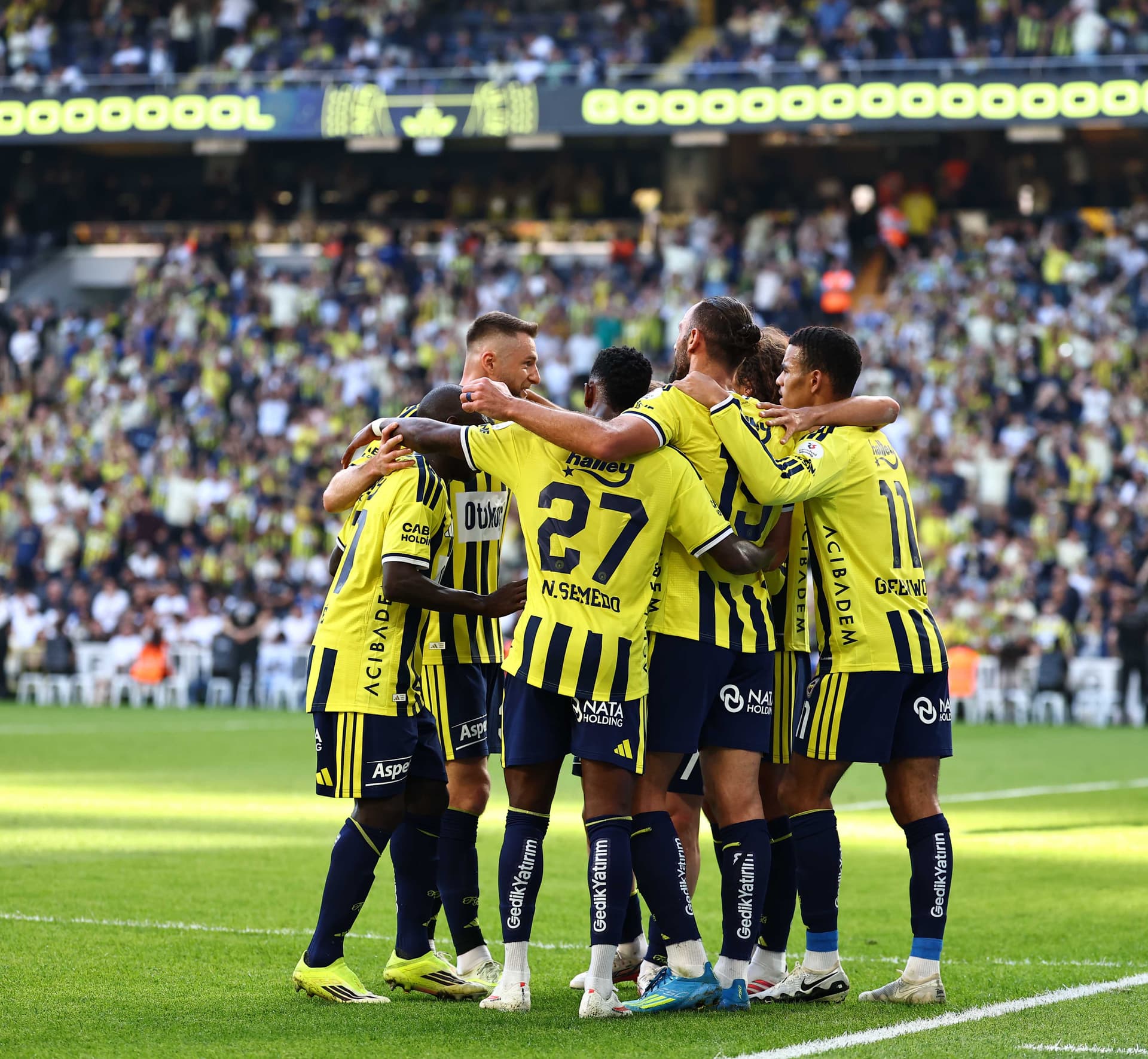 Fenerbahçe, Eyüpspor'u 8-0 yendi; Vedat Muriqi dört gol attı