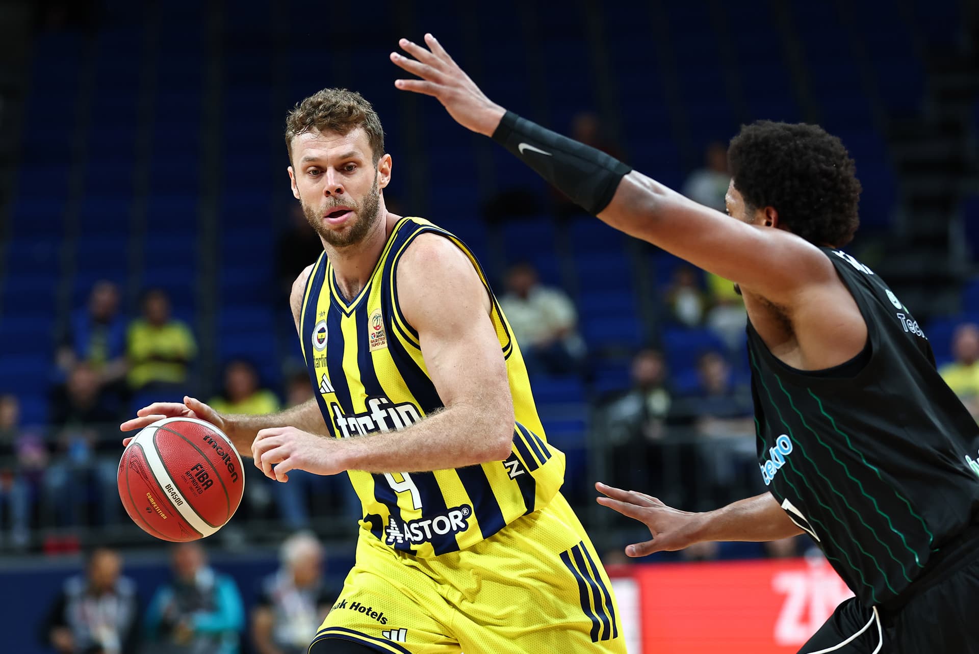 Fenerbahçe Tarfin, Körfez Basket'i son saniyelerde 85-84 geçti; Larkin sarı-lacivertli formayla ilk kez sahada