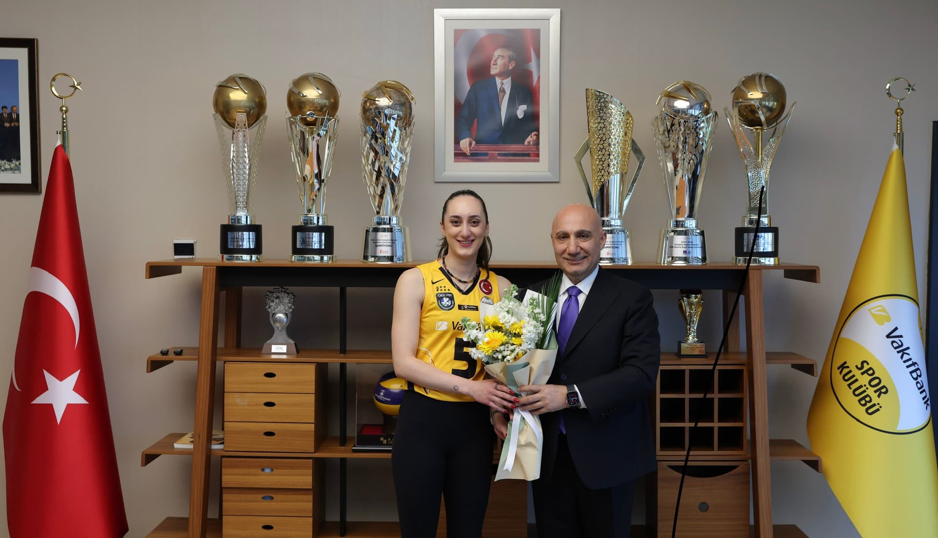 VakıfBank, 13 Yıl Sonra Ayça Aykaç Altıntaş ile Vedalaştı