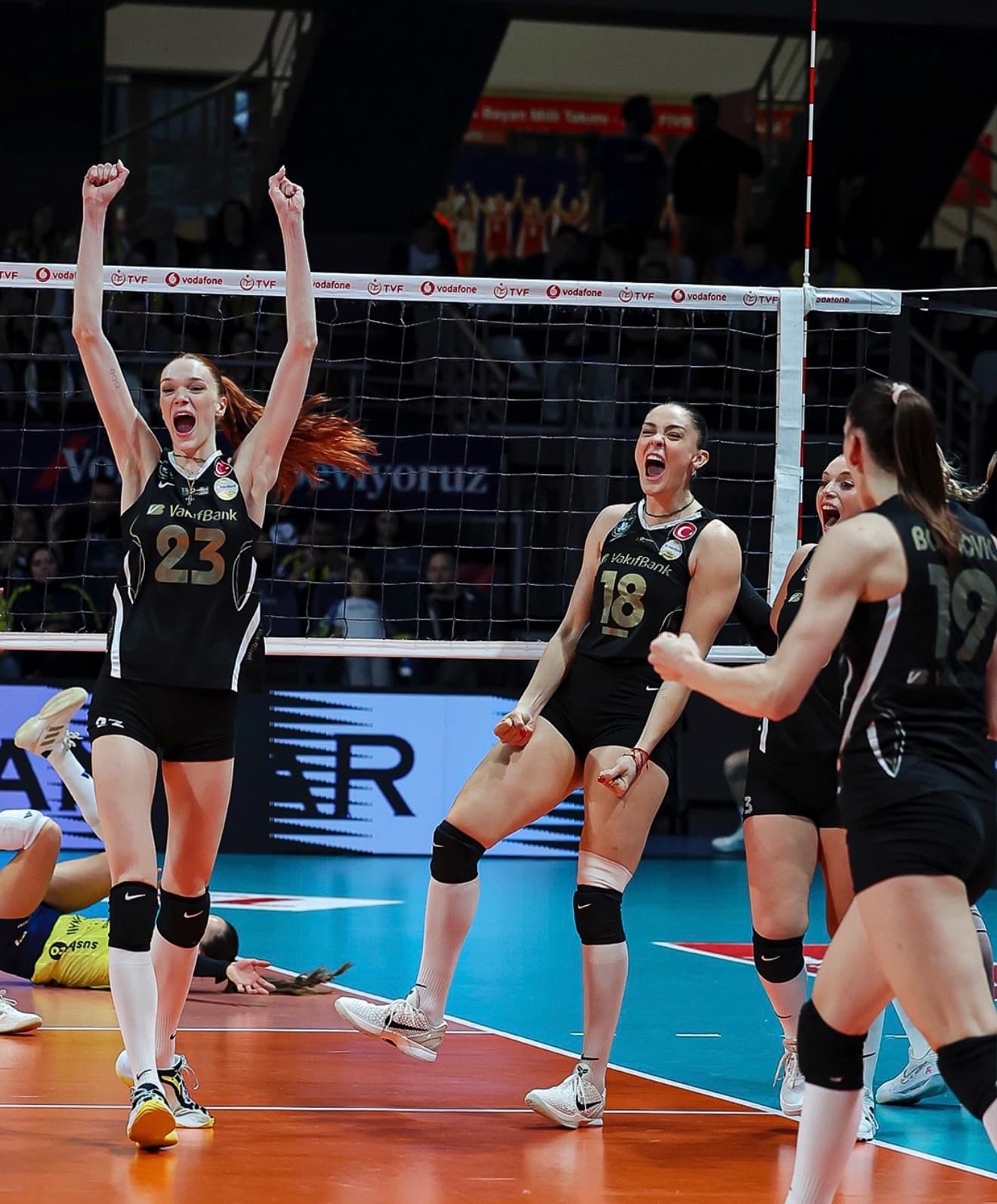 VakıfBank Final Serisine Kazanarak Başladı