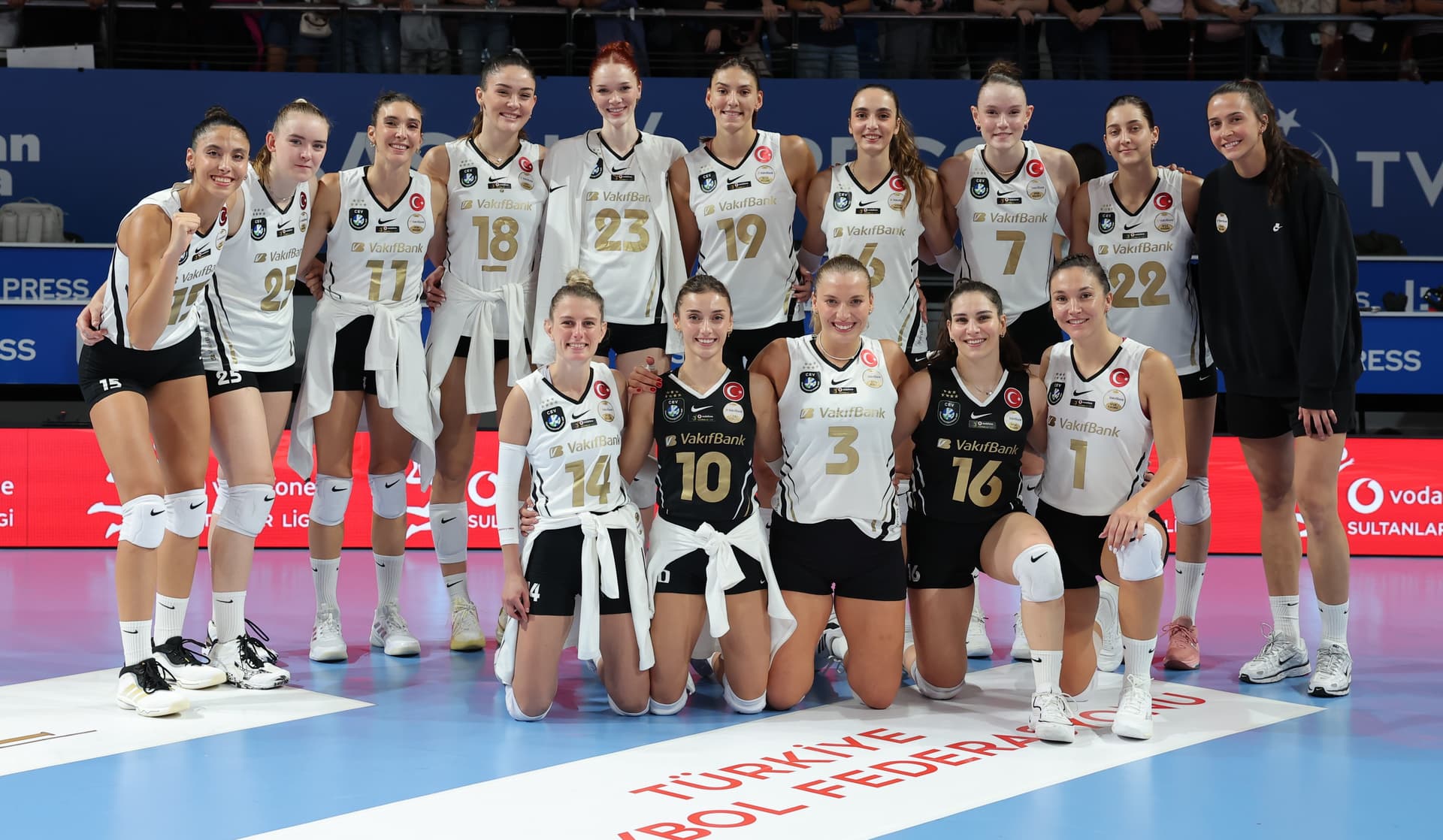 VakıfBank, Göztepe Yuppo'ya set vermedi