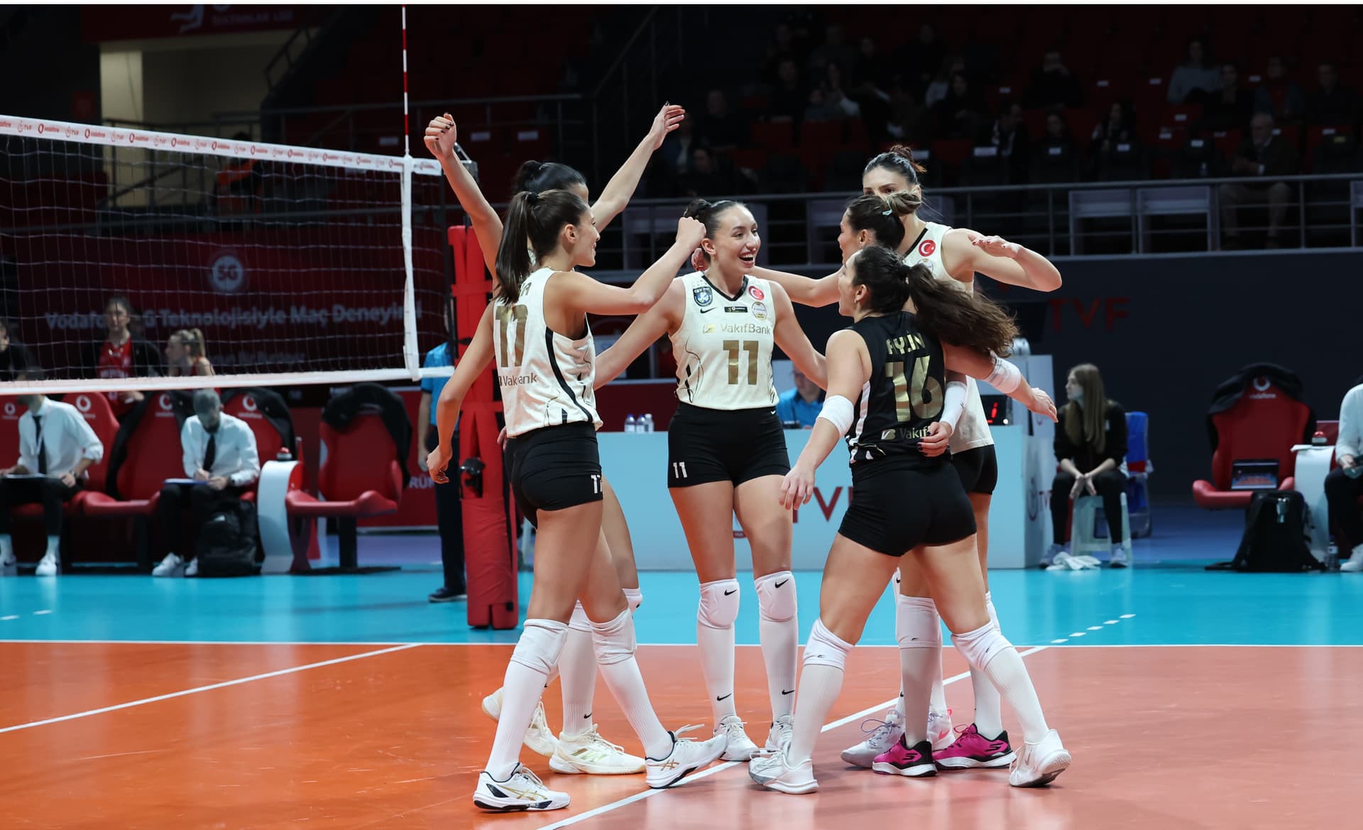 VakıfBank, Beşiktaş Karşısında Yenilmezlik Serisini Sürdürdü