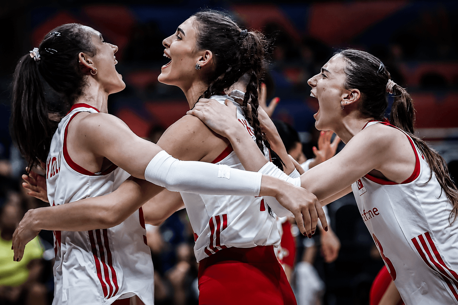 Karmen Aksoy’dan Taraftara Mesaj: “Genciz, hatalar yapıyoruz ama lütfen yanımızda kalmaya devam edin.”