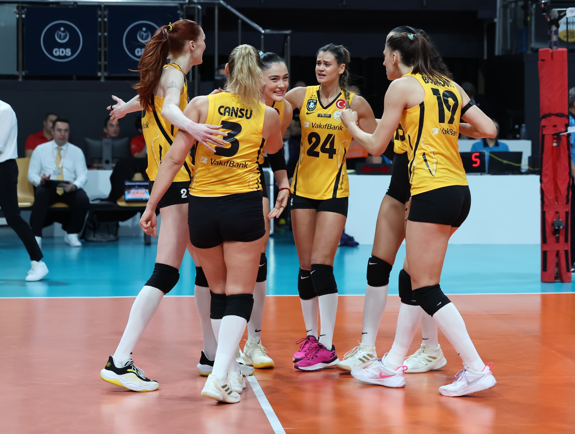 VakıfBank, Zeren Spor’u 3-1 Mağlup Etti!