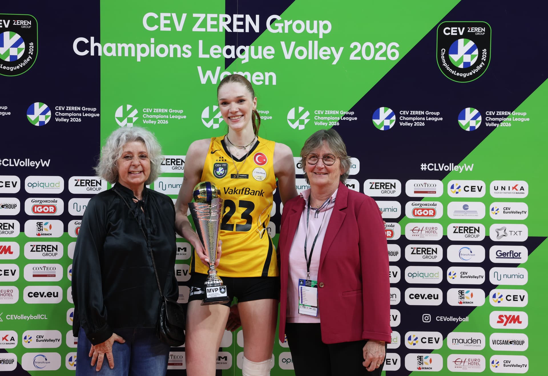 VakıfBank'tan Muhteşem Geri Dönüş: Marina Markova'dan 37 Sayı