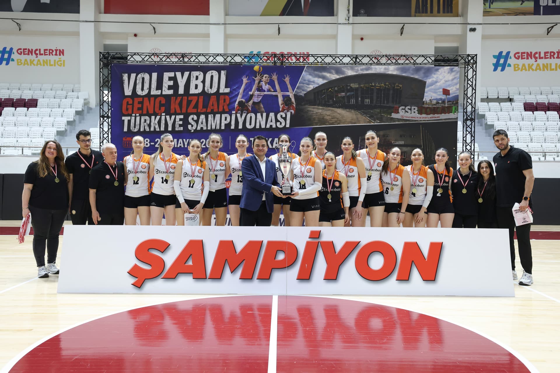 Genç Kızlar Türkiye Şampiyonası'nda Şampiyon Eczacıbaşı